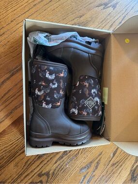 Kids Muck Boot Brown with Chicken Print